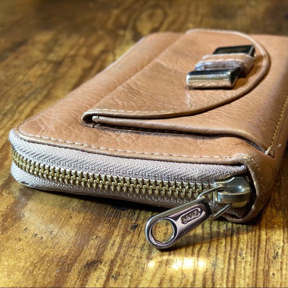 Authentic Chloe Lily Long Wallet - Picture 9 of 16